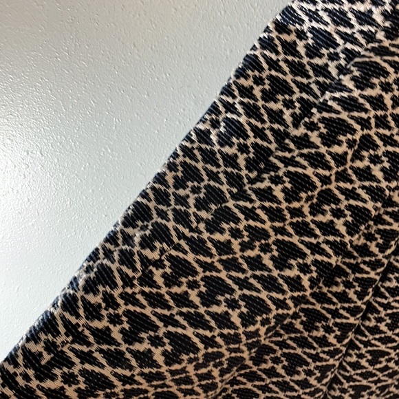 Maia navy and white heavyweight, sleeveless dress. Size 4. Fits like a 0-2 - Picture 4 of 10